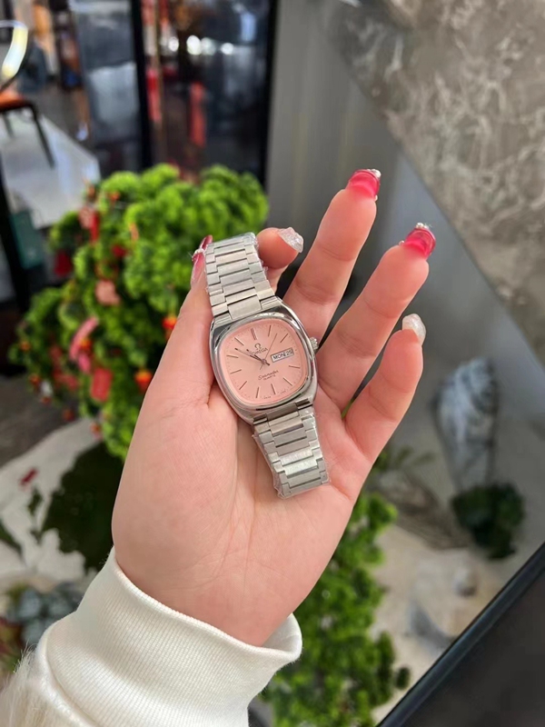 オメガ時計背面デザイン